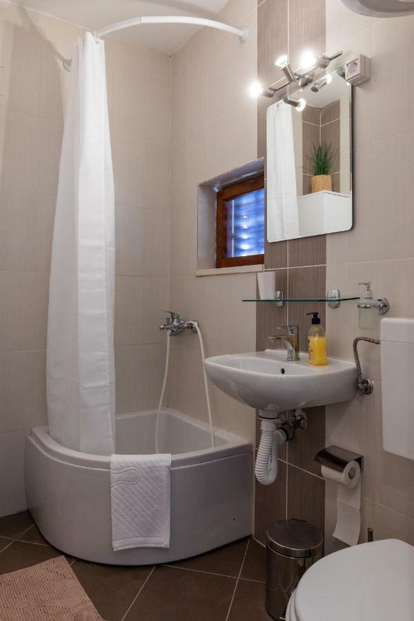 סלאנו Apartments Lovorna מראה חיצוני תמונה